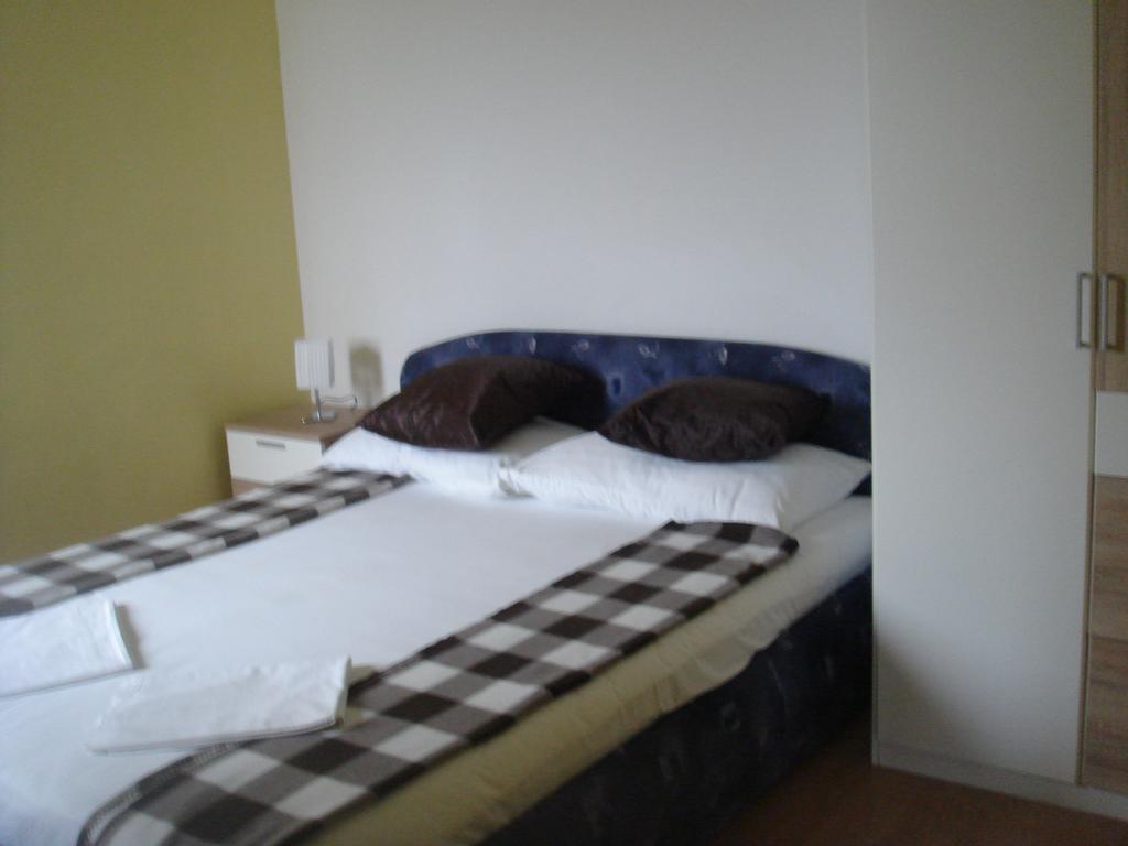 Aparthotel Pecic กราดัซ ภายนอก รูปภาพ