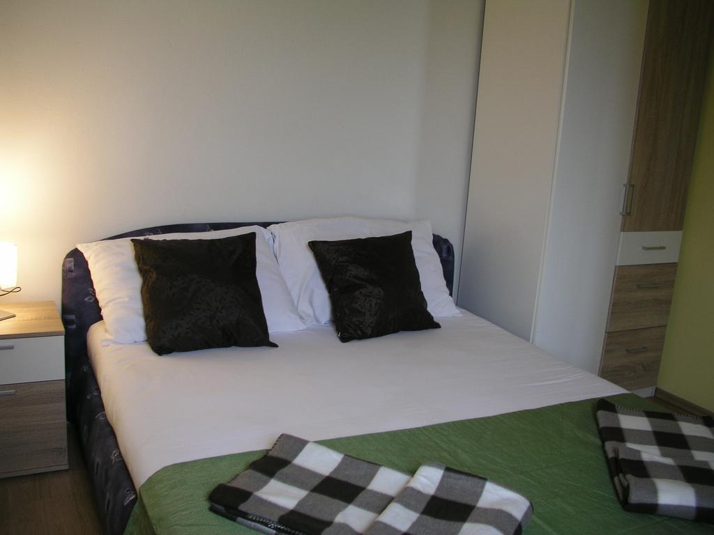 Aparthotel Pecic กราดัซ ภายนอก รูปภาพ