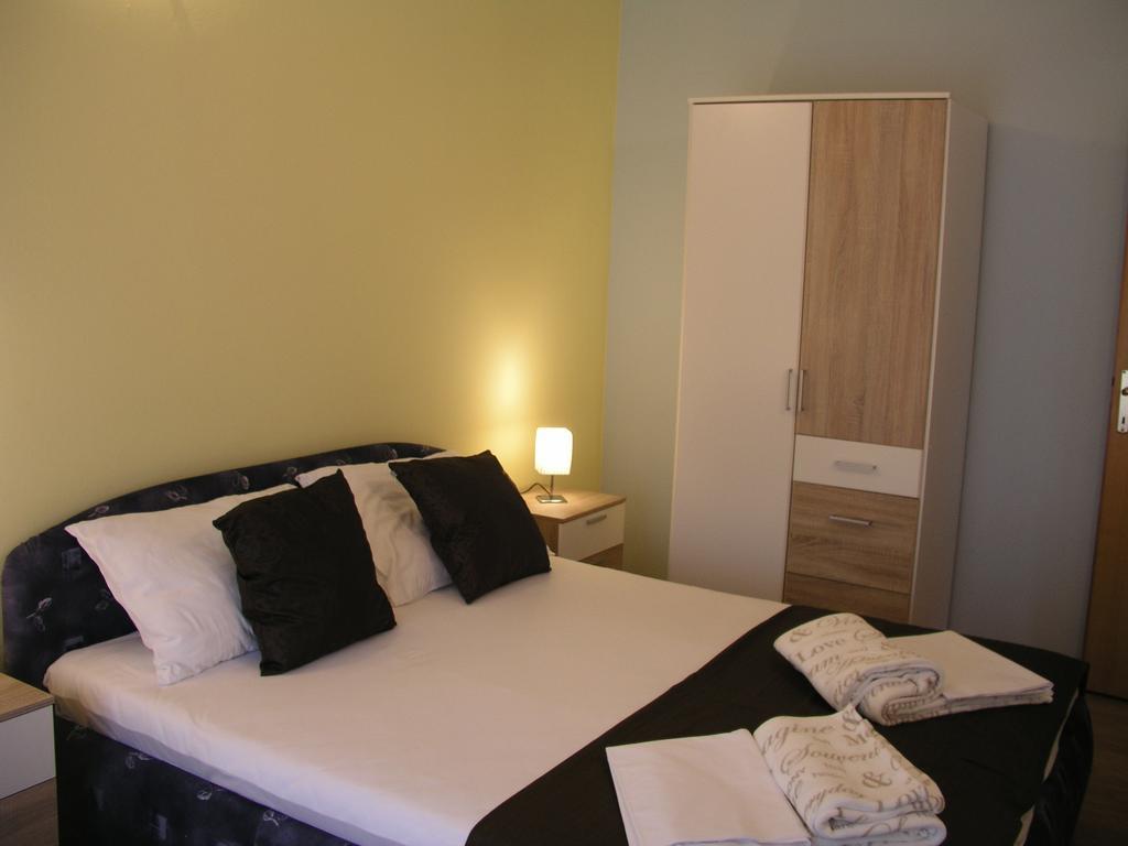 Aparthotel Pecic กราดัซ ภายนอก รูปภาพ