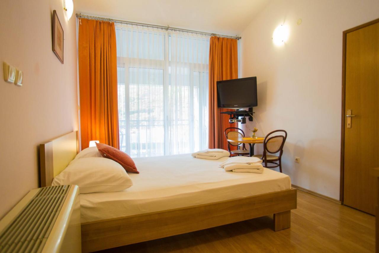 Aparthotel Pecic กราดัซ ภายนอก รูปภาพ