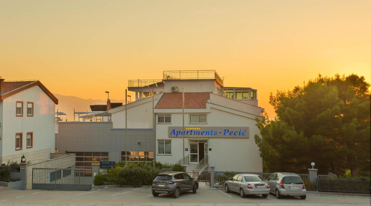 Aparthotel Pecic กราดัซ ภายนอก รูปภาพ