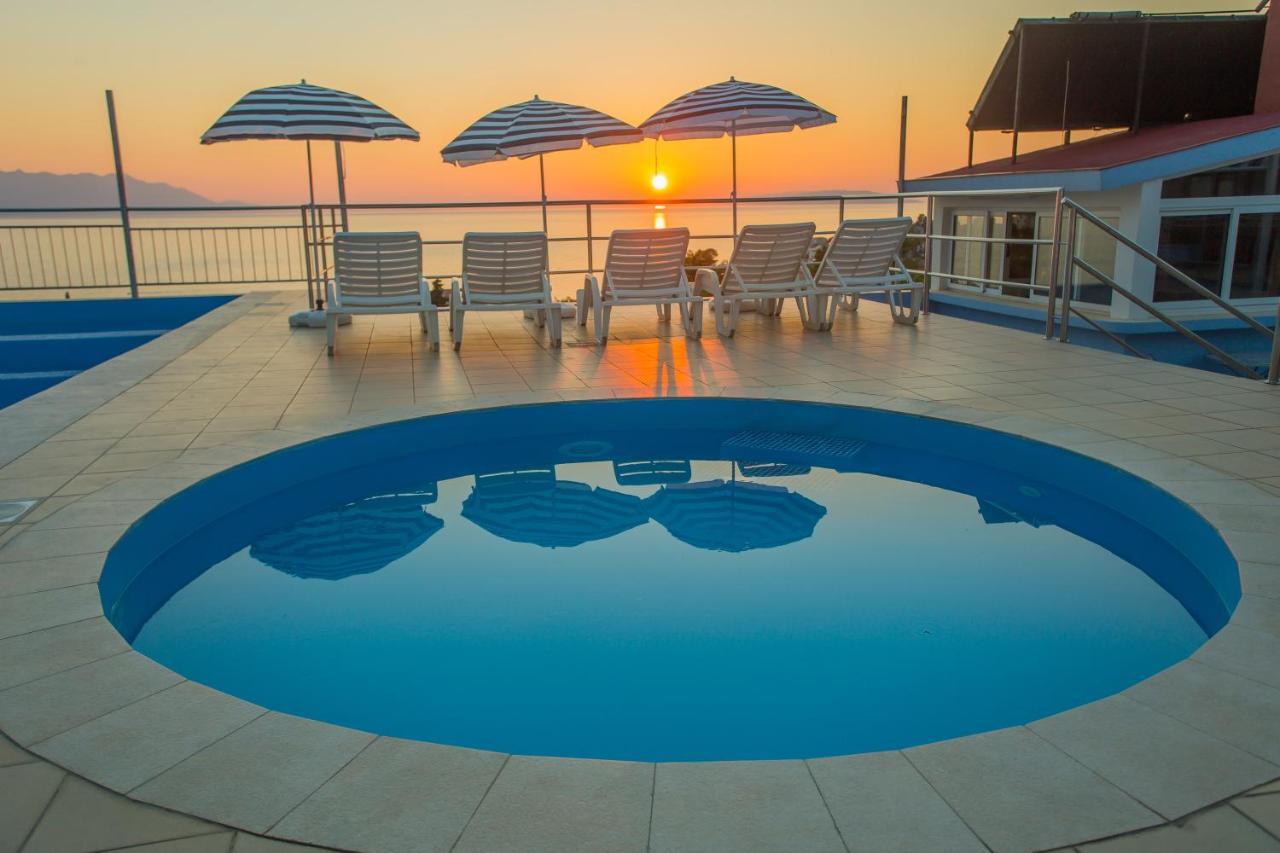 Aparthotel Pecic กราดัซ ภายนอก รูปภาพ