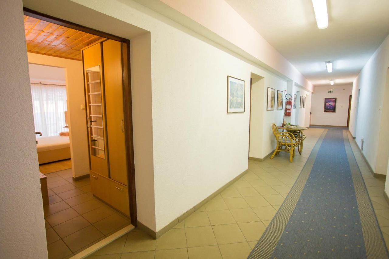 Aparthotel Pecic กราดัซ ภายนอก รูปภาพ